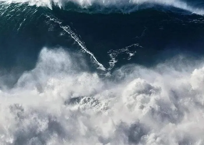 Ricky House Big Waves * Nazaré